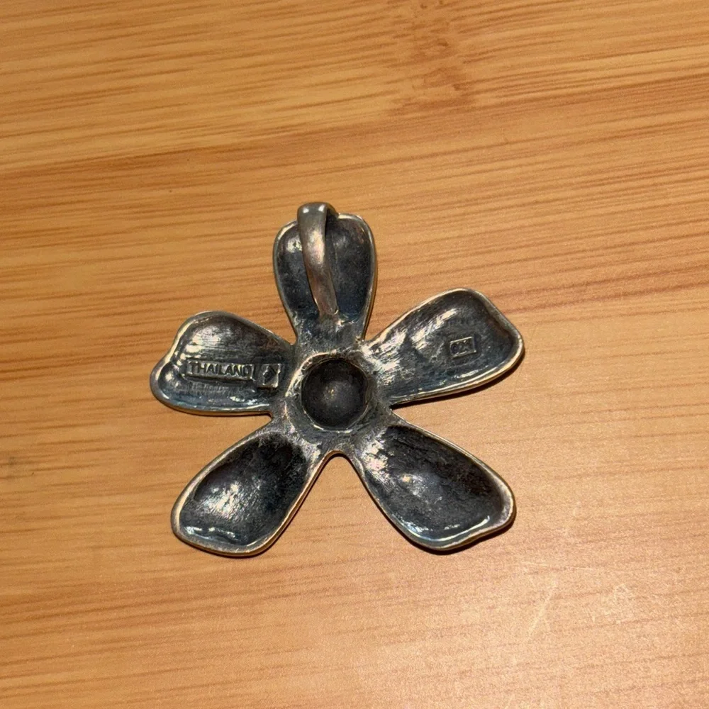 Vintage Silpada textured Flower Sterling Silver pendant - Picture 2 of 3